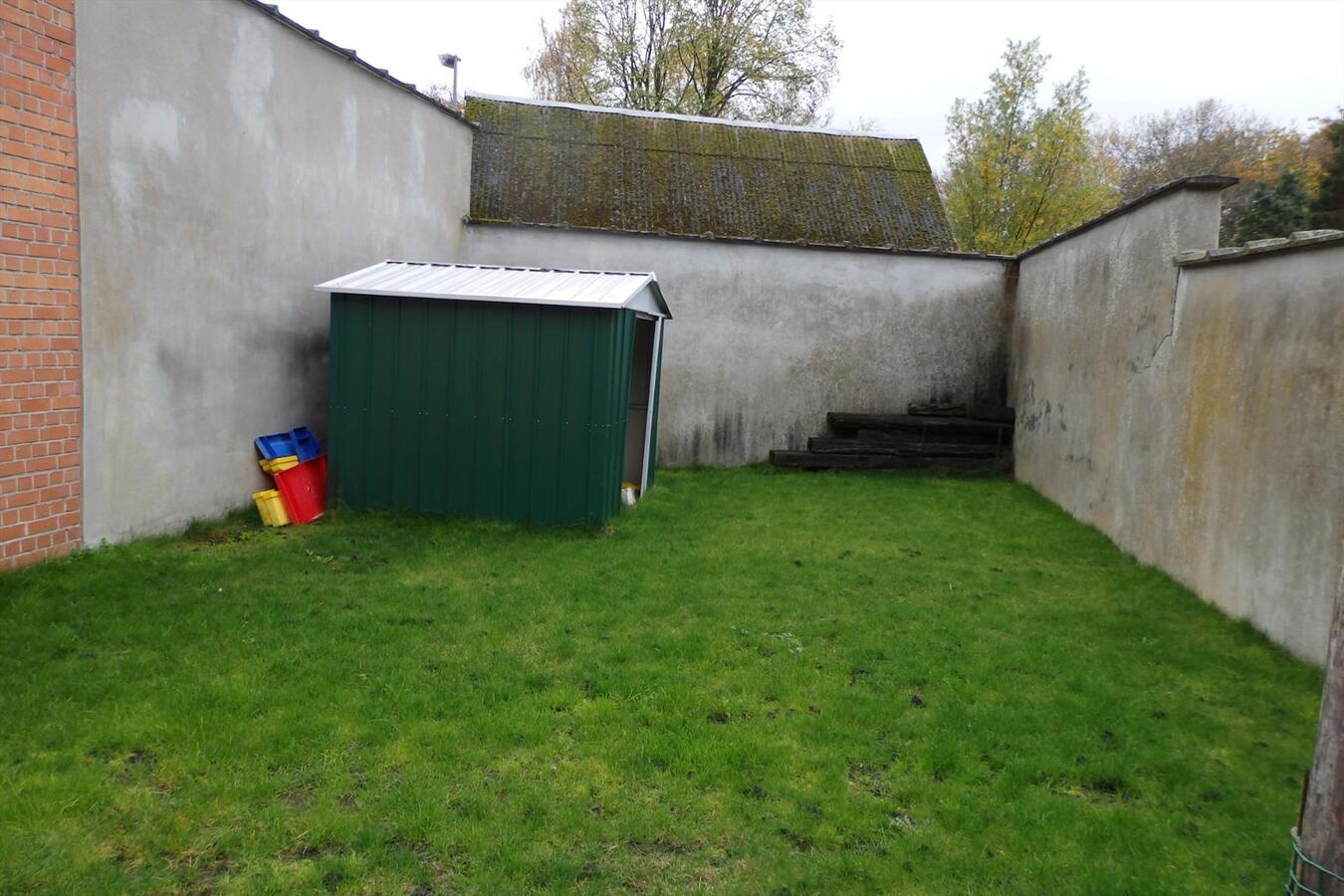 Rijwoning met potentieel in hartje Zomergem! 