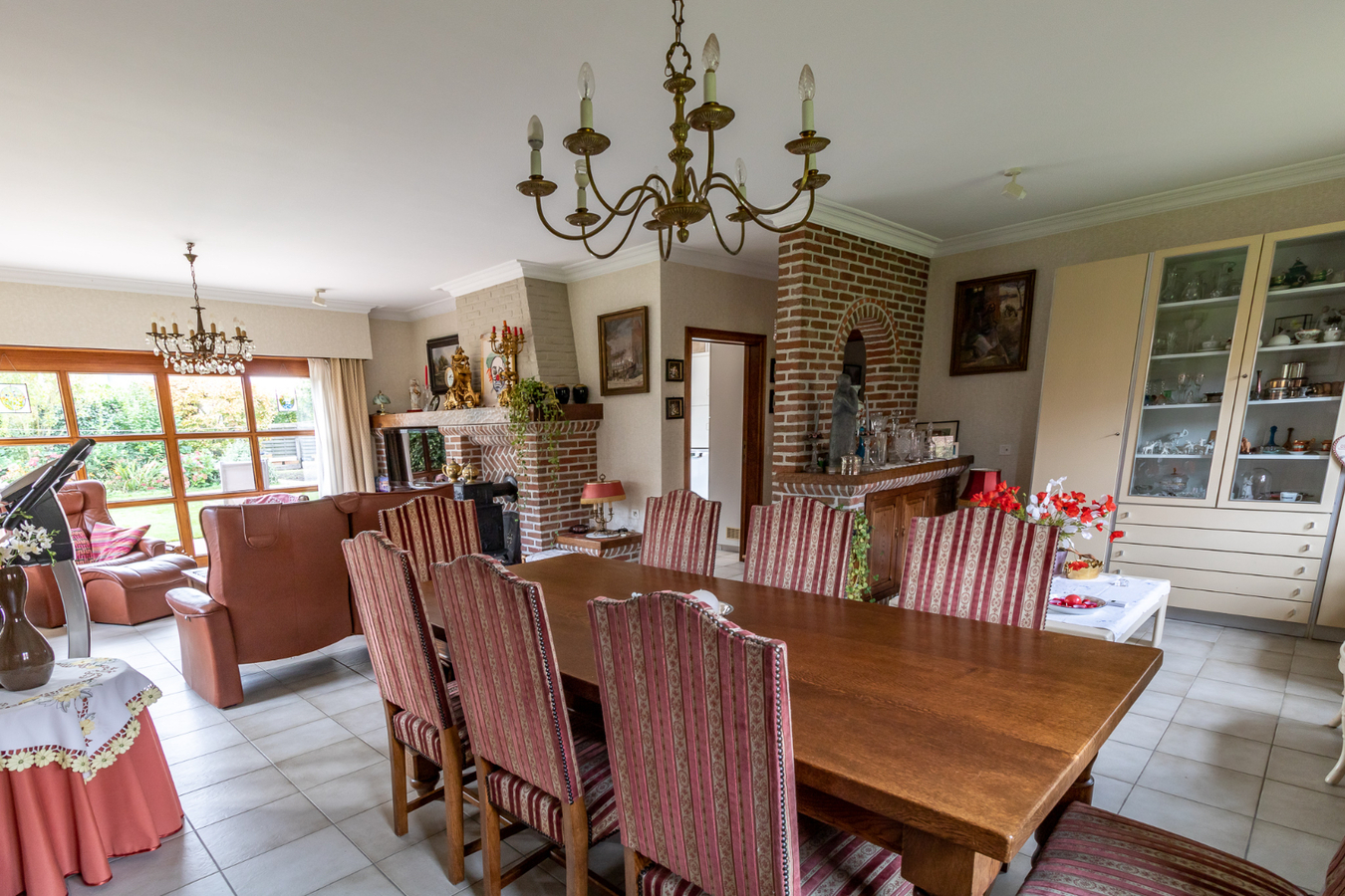 Ruime alleenstaande woning met dubbele garage te Koekelare 
