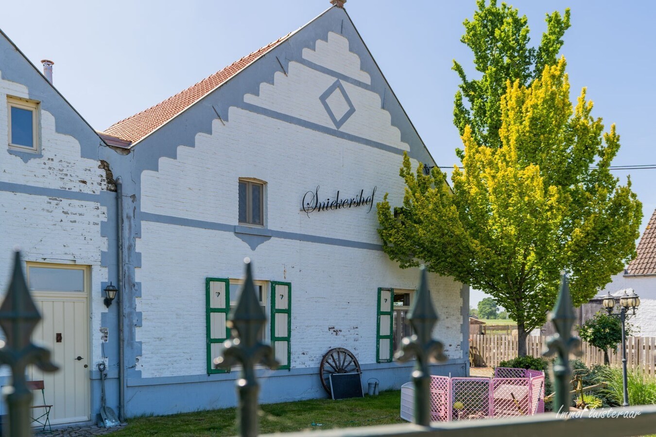 Charmante hoeve met b&amp;b/vakantiewoning en paardenstallen op ca. 67 are te Kinrooi 