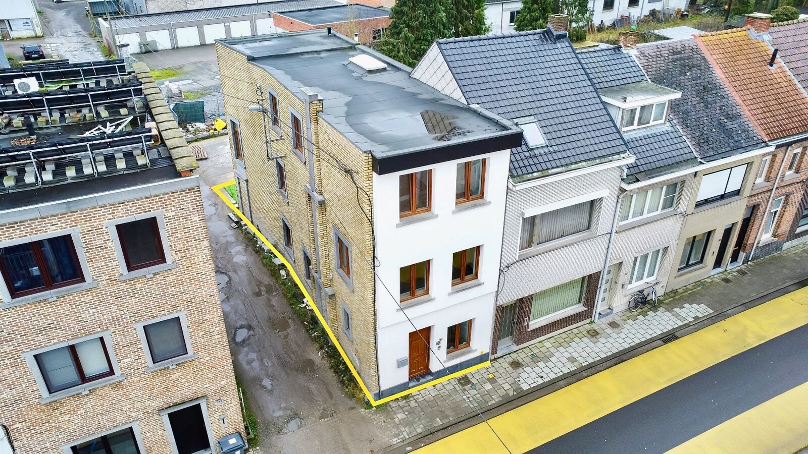 Appartementsgebouw met 1 GLV en 1 duplex te Sint-Niklaas! 