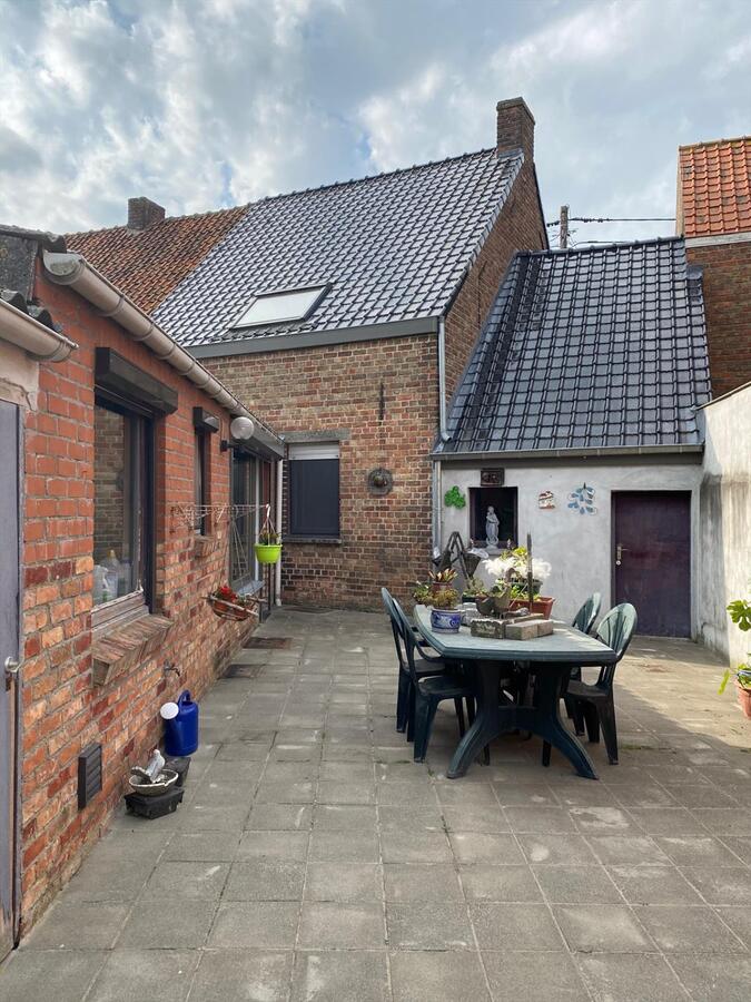 Woning met 2 slaapkamers en garage te Koekelare 