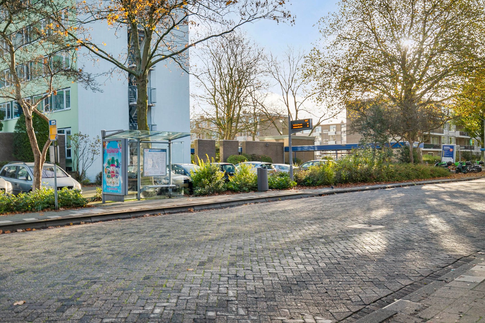 4-kamer Top appartement op de 3e verdieping met 2 balkons, berging in de onderbouw en gelegen op eigen grond! 