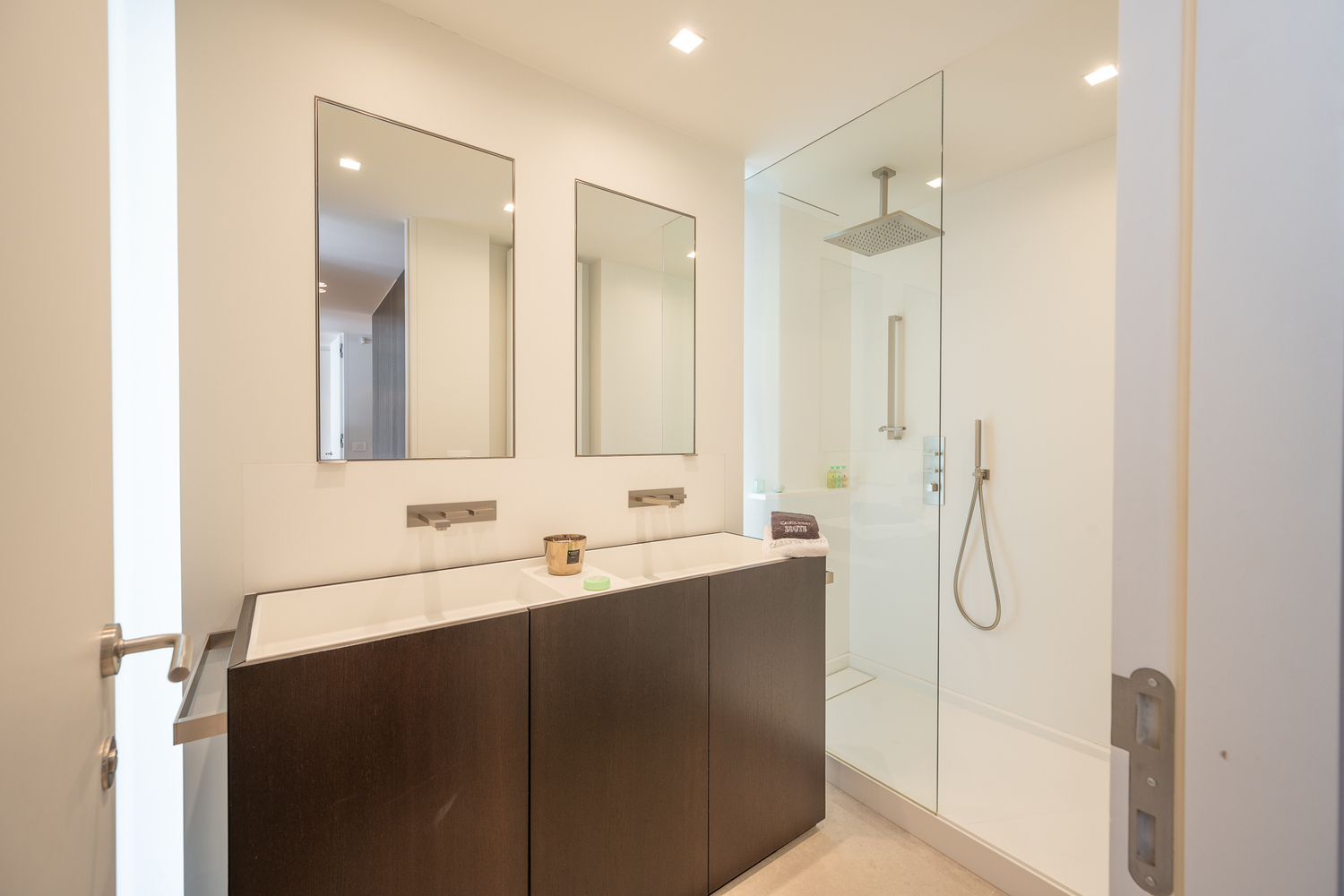 Appartement (largeur de fa&#231;ade de 8,6 m !) avec 3 chambres sur l&#39;exclusive Place Albert &#224; Knokke-Zoute. 