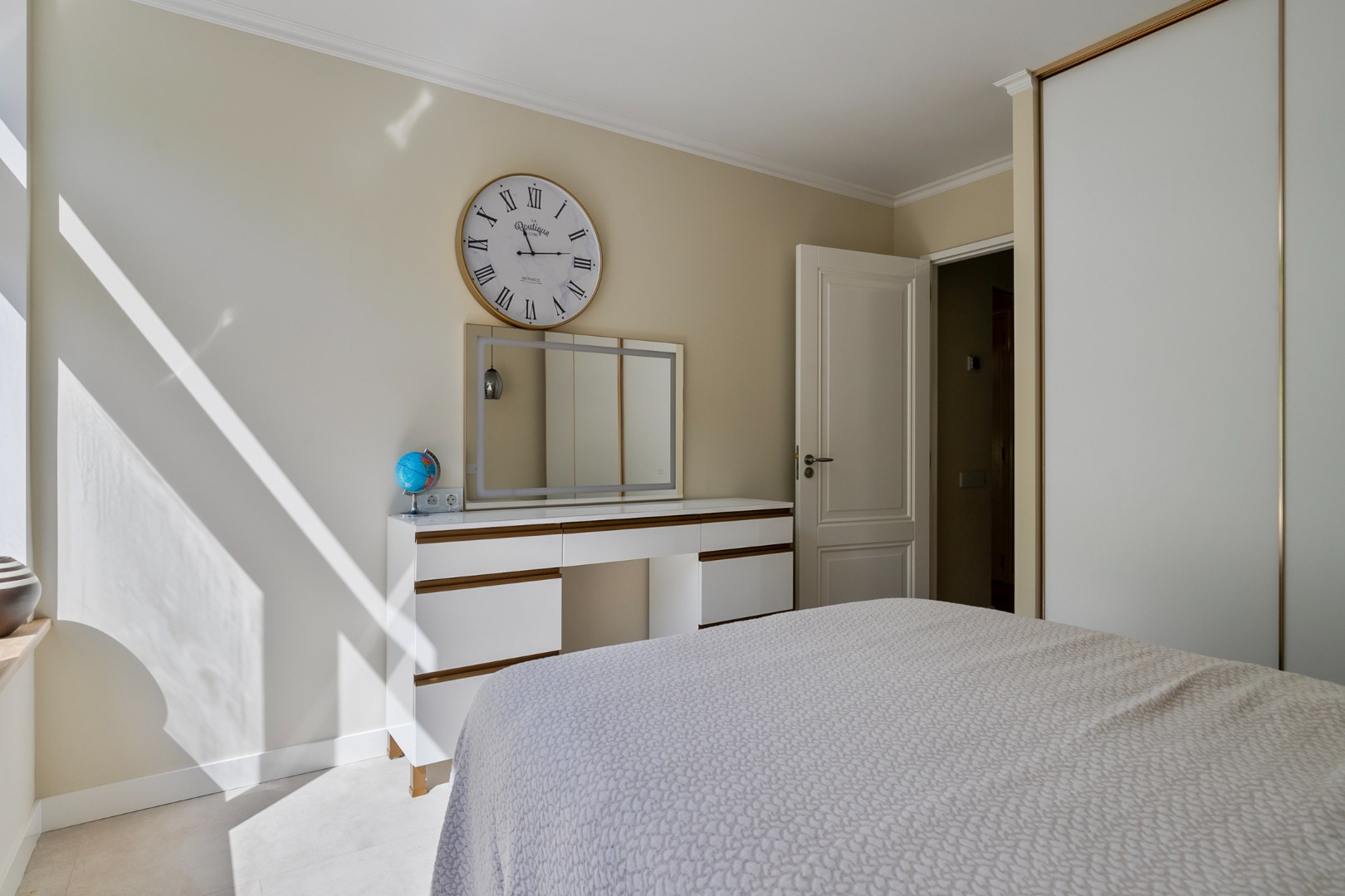 Licht, luxe en instapklaar wonen in Het Lage Land! 