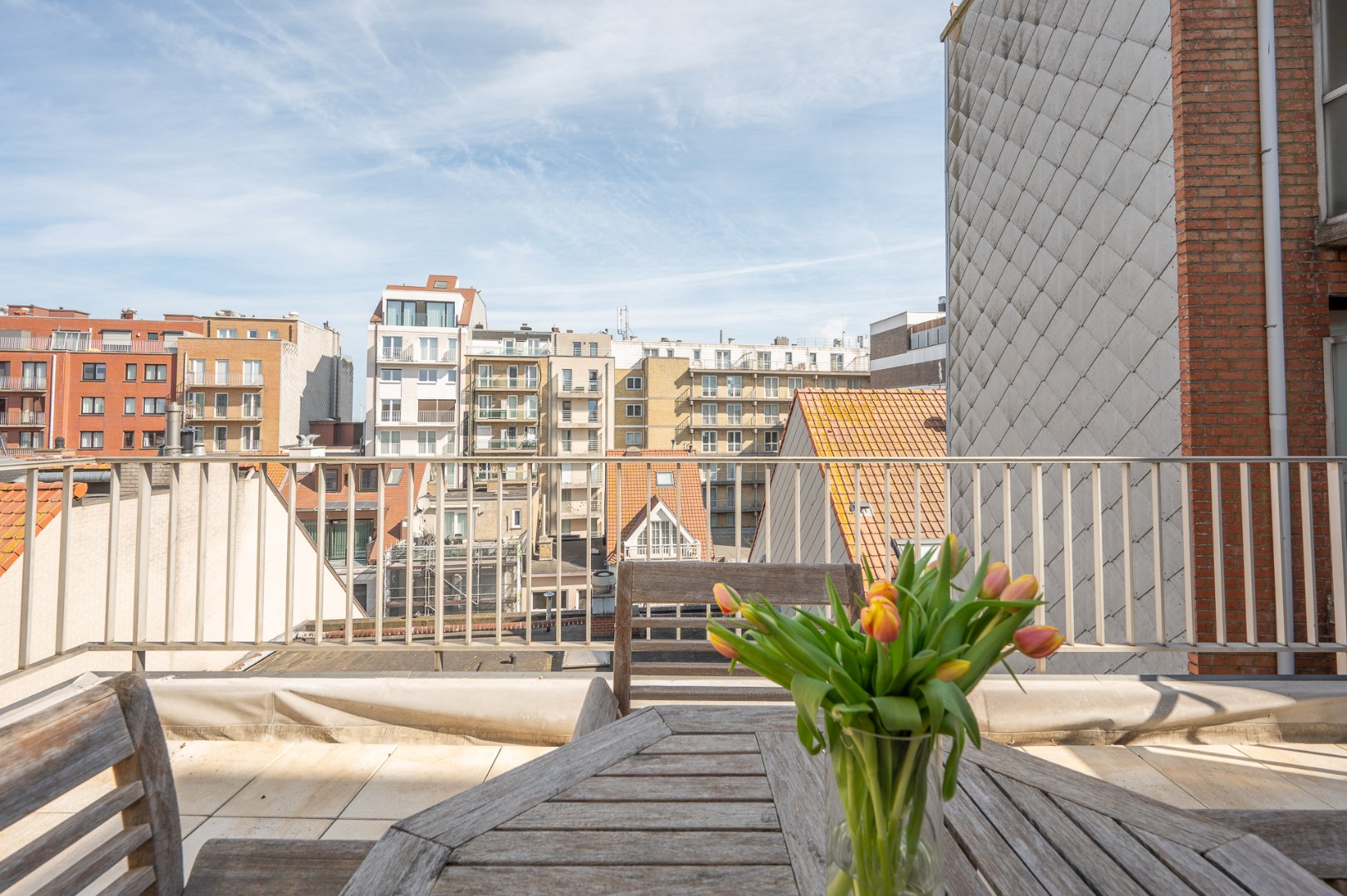 Instapklare studio met 2 uitzonderlijke zonneterrassen. 