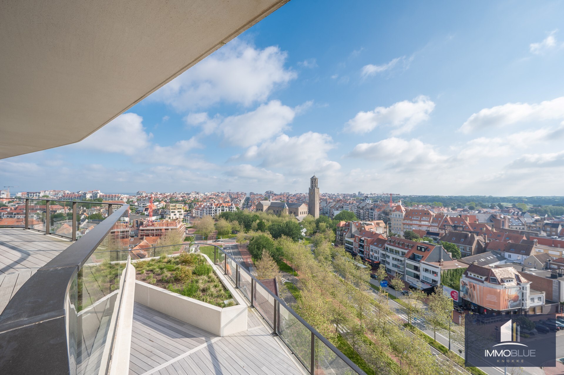 Luxueus appartement met een zeer ruim terras gelegen in de exclusieve residentie The Tower. 