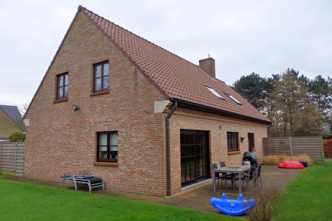 VERKOCHT - Eengezinswoning met 3 slaapkamers in hartje Zomergem! 