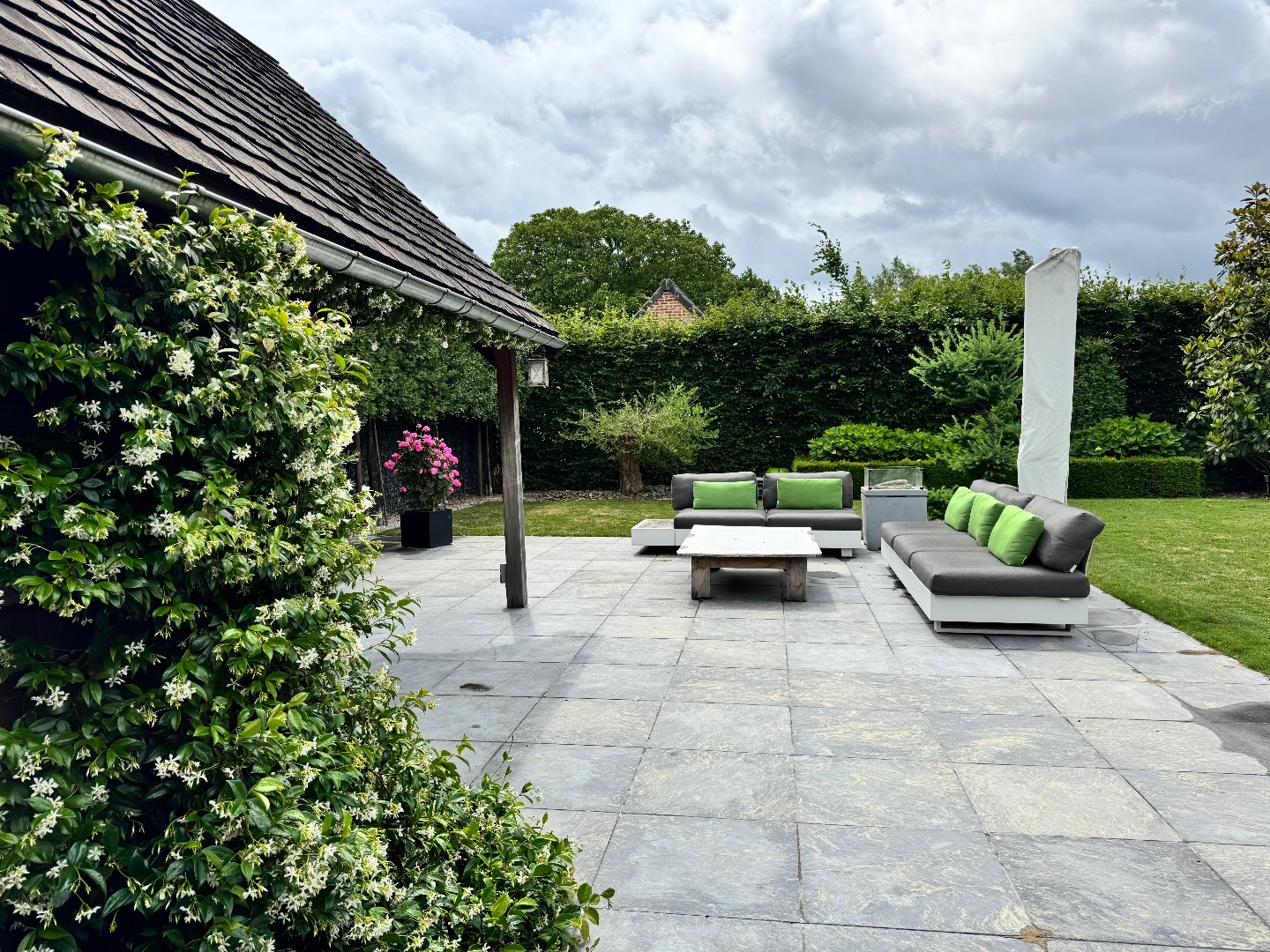 Landelijk gelegen villa met ruime tuin in Grammene. 