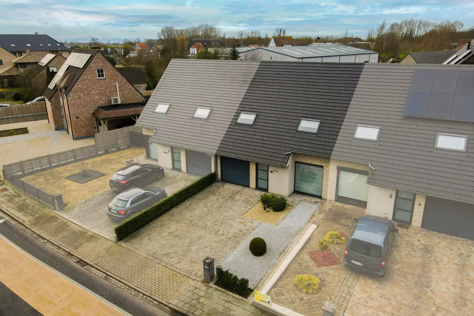 Instapklare gezinswoning met 3 slpks, garage en tuin in Eernegem