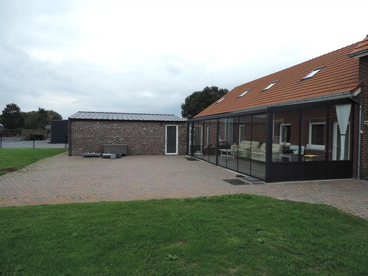 Landelijke hoeve met weide op ca. 93 are te Kinrooi 