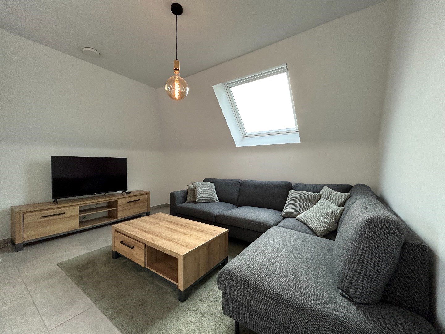 Recent, instapklaar appartement (75 m&#178;) met 2 slaapkamers in vrijstaande, kleinschalige residentie + autostaanplaats 