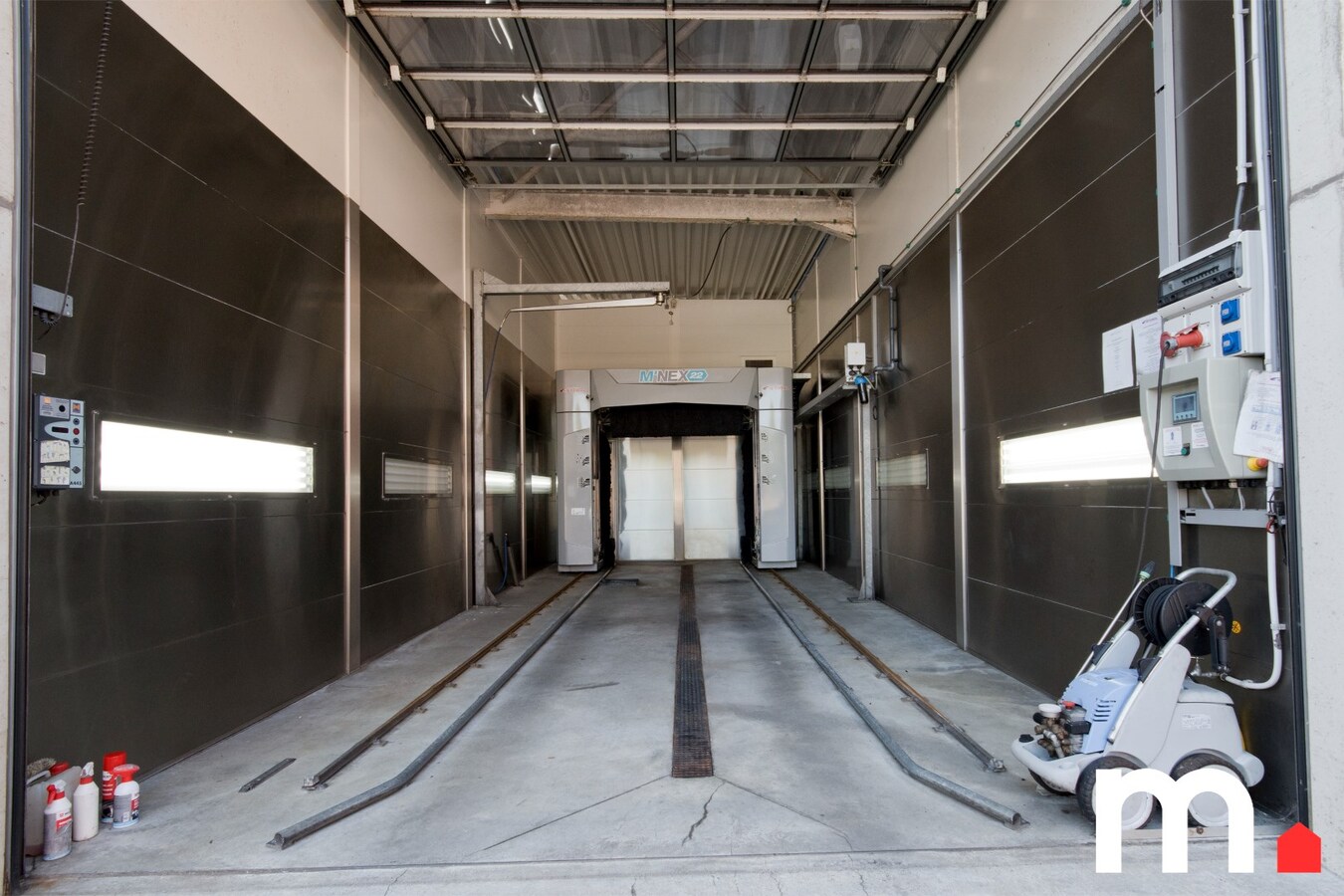 Recente garagewerkplaats met carwash en magazijn ! 