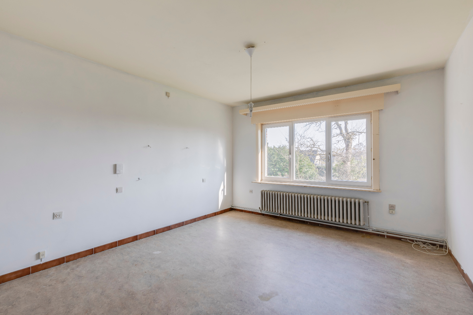 VERKOCHT ! Ruime villa (250m&#178;) op mooi stuk grond (912m&#178;) 