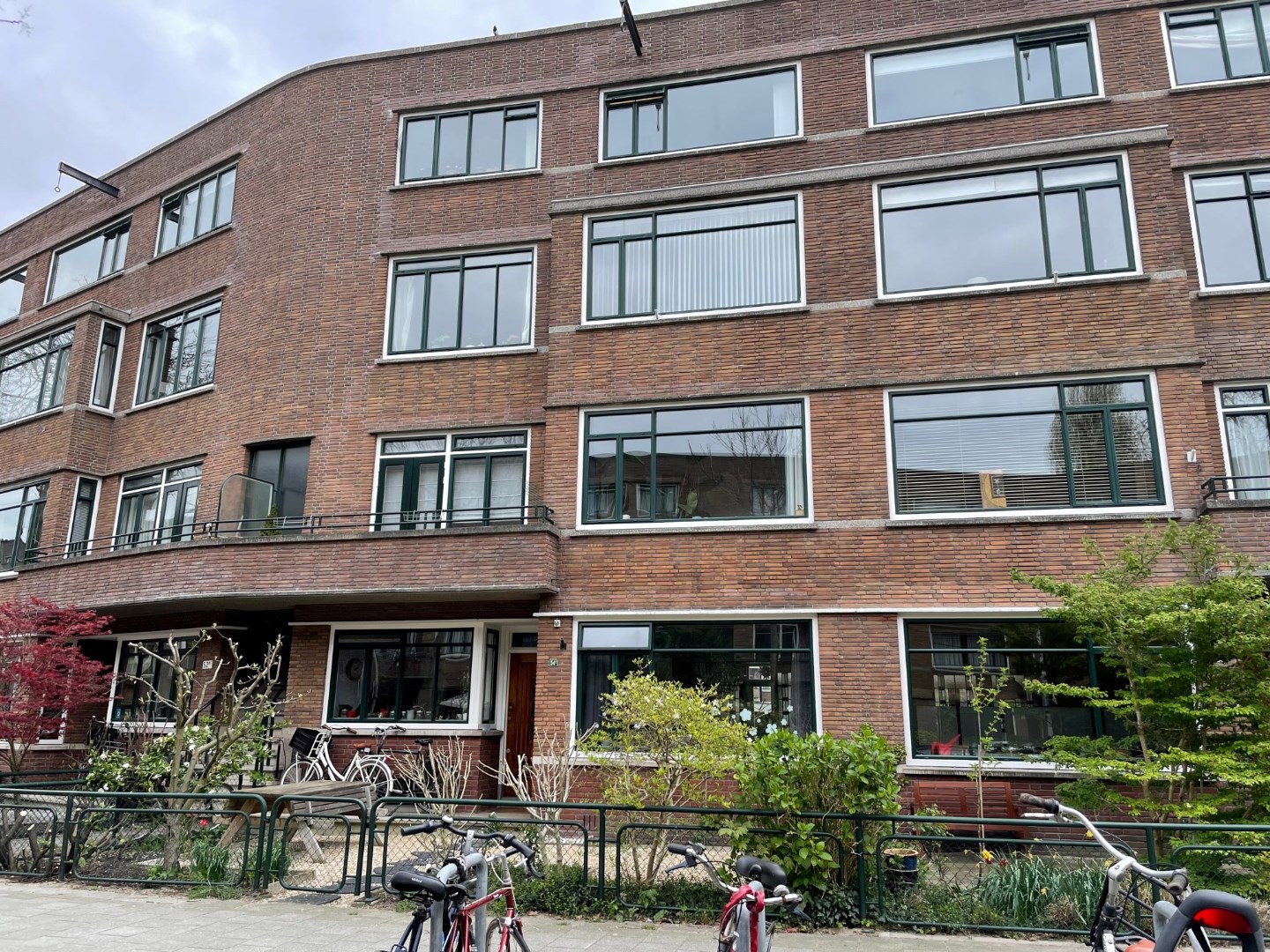 Fraai uitgevoerde en instapklare 5-kamer maisonnette woning van maar liefst 122m&#178; in het centrum van Rotterdam met alle voorzieningen op loopafstand! 