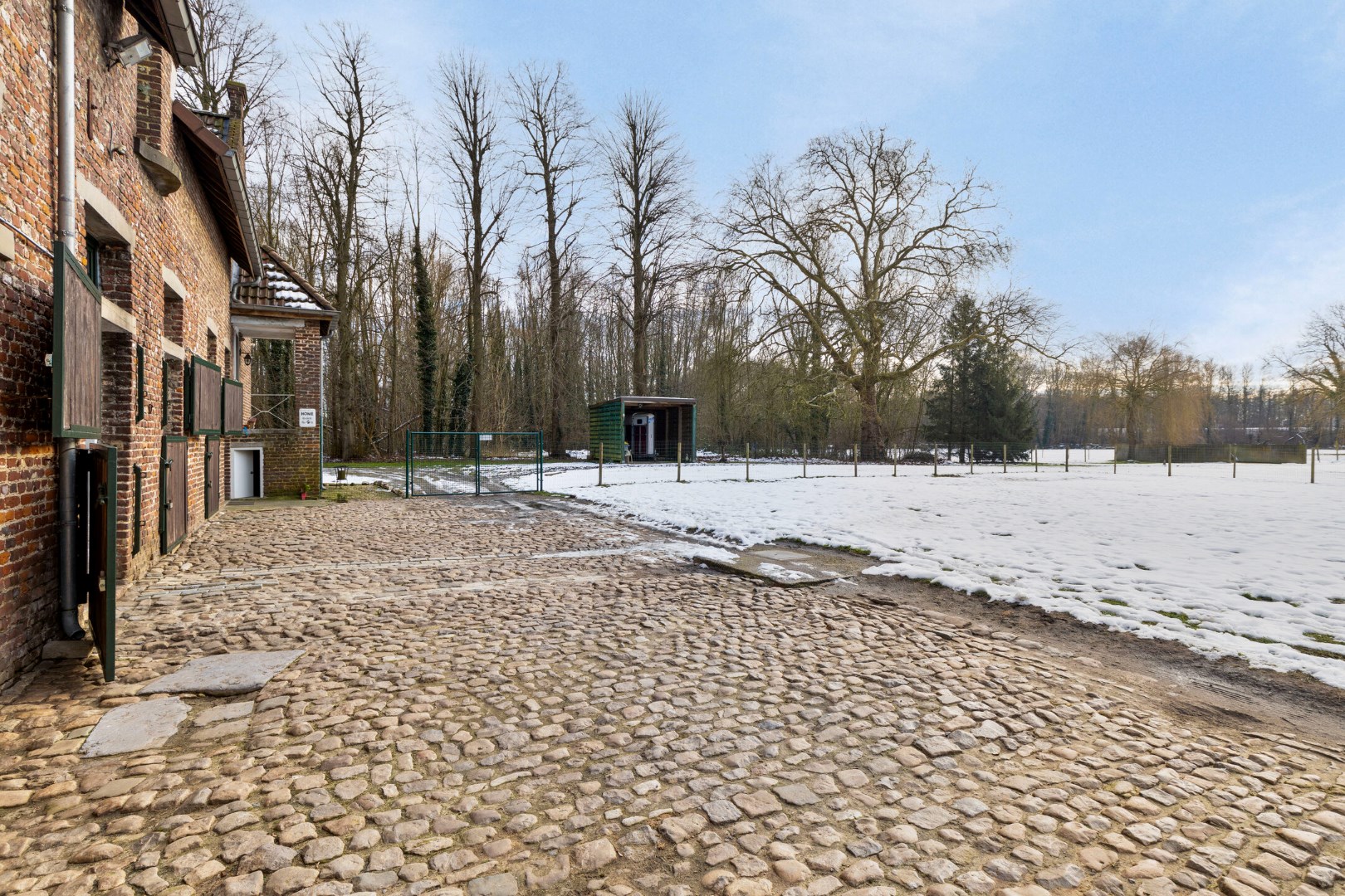 Te koop: Charmante boerderij met paardenstallen van 1ha op toplocatie in Boutersem - bewoonbare opp. 158 m&#178; (uitbreiding mogelijk) 