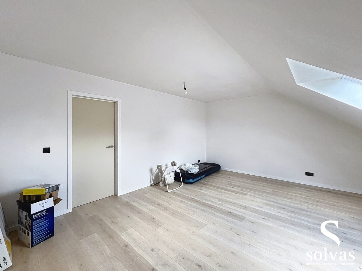 Mooie halfopen bebouwing te huur met veel ruimte te centrum Knesselare 