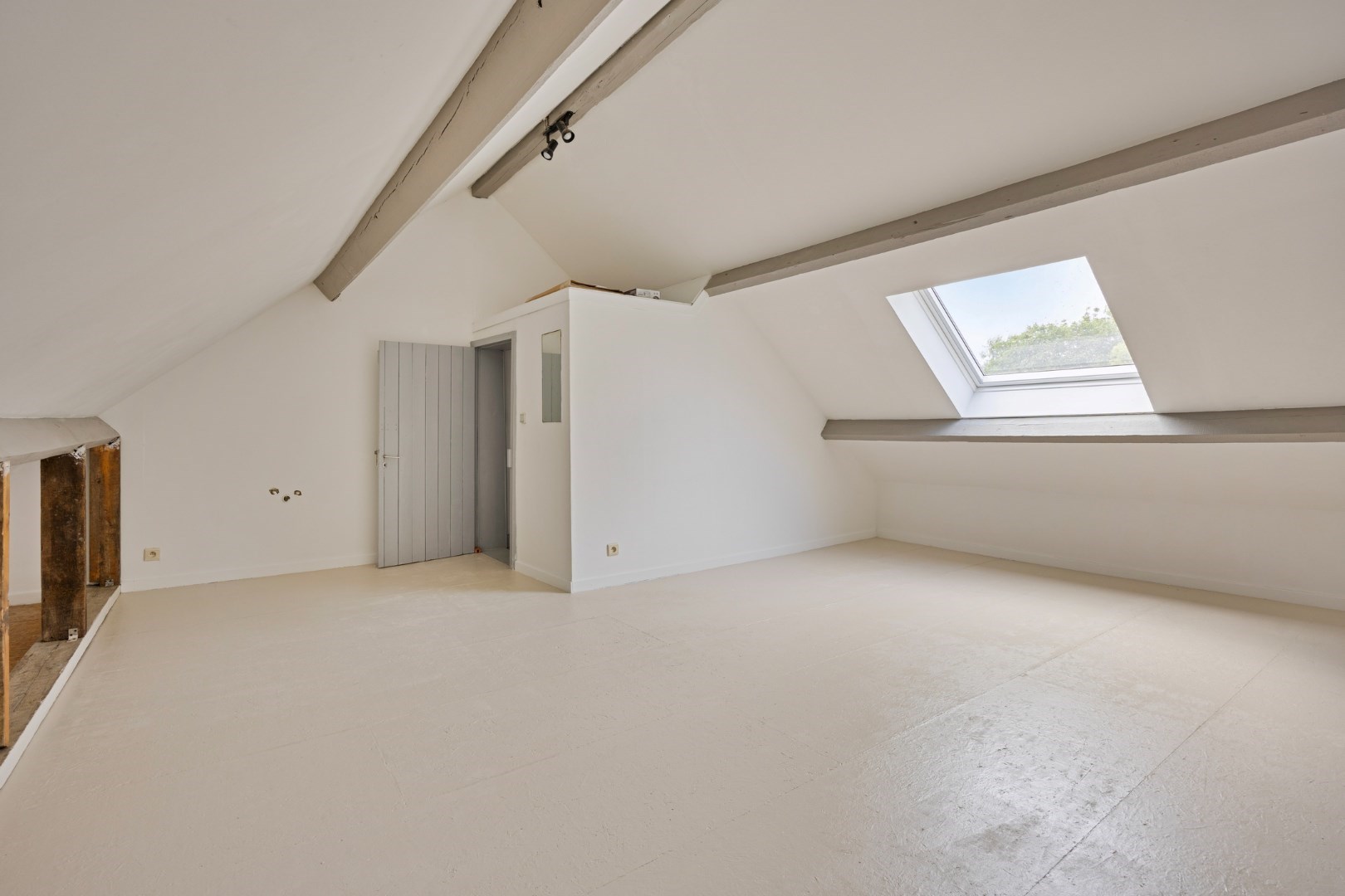 Woning met 3 slaapkamers, goede bereikbaarheid en veel winkels - EPC 188 kWh/m&#178; - bewoonbare oppervlakte 140 m&#178; 