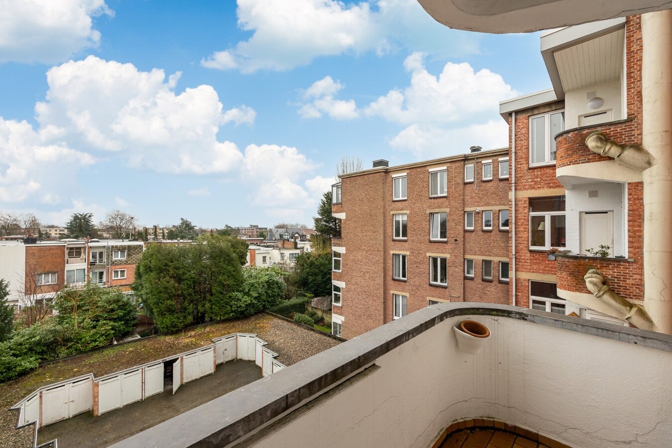 Ruim appartement met terras, garage en 3 slaapkamers in parkwijk Den Brandt 