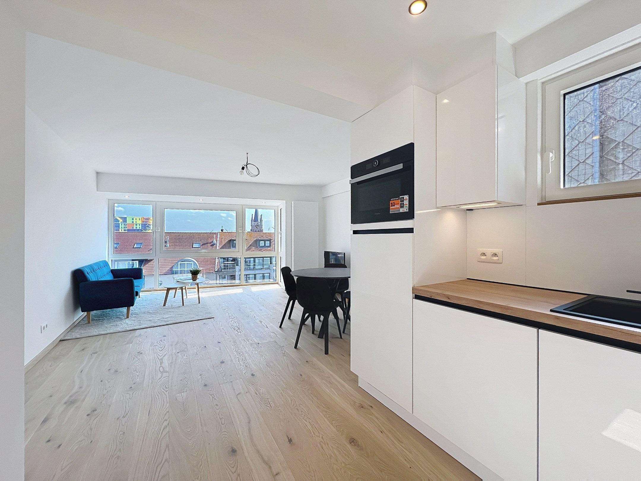 Volledig gerenoveerd appartement met 1 slaapkamer te koop gelegen te Heist. 