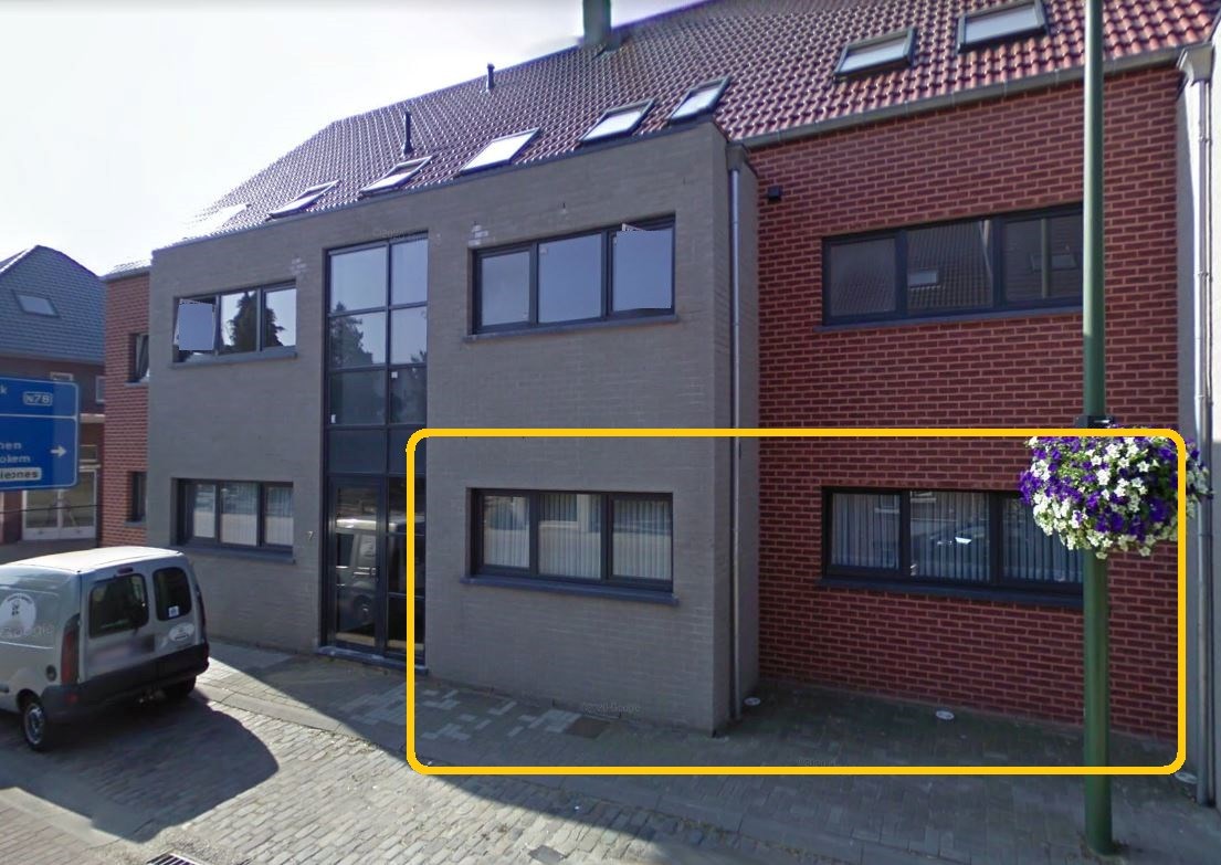 Gelijkvloers appartement (120 m&#178;) met ruime woonkamer, 2 slpks. en terras. 