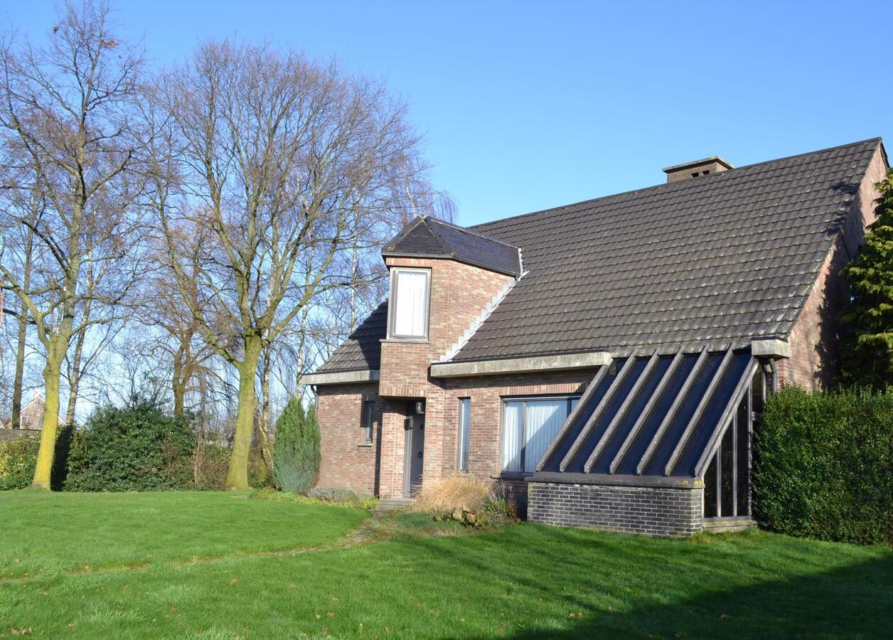 Hoeve met stallen op ca. 2Ha te Nieuwkerken-Waas (uitbreiding tot 4,5Ha mogelijk) 