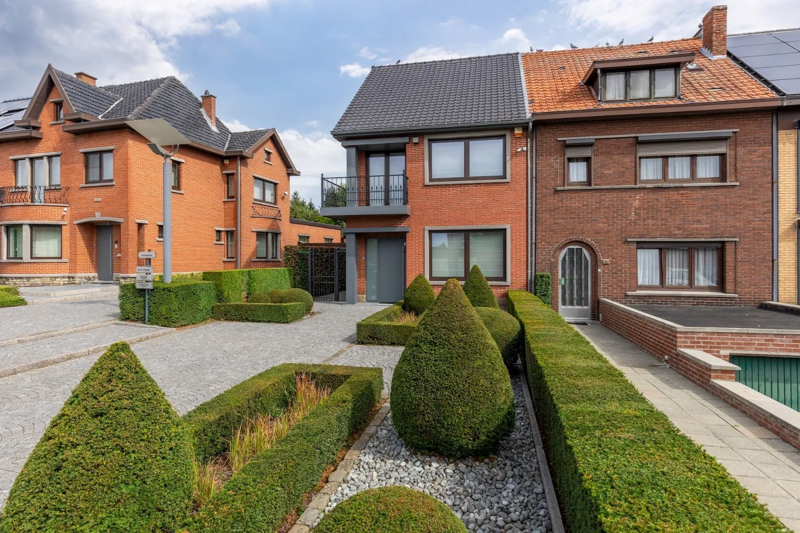 MOOIE GEZINSWONING MET 2 SLAAPKAMERS EEN AANGELEGDE TUIN - Aangelegde tuin