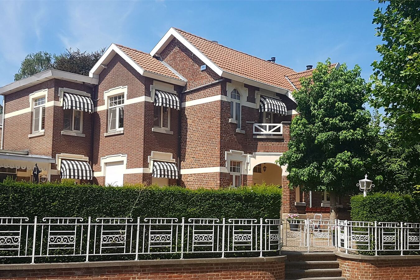 Gerenoveerde herenwoning met karakter en klassieke elegantie 