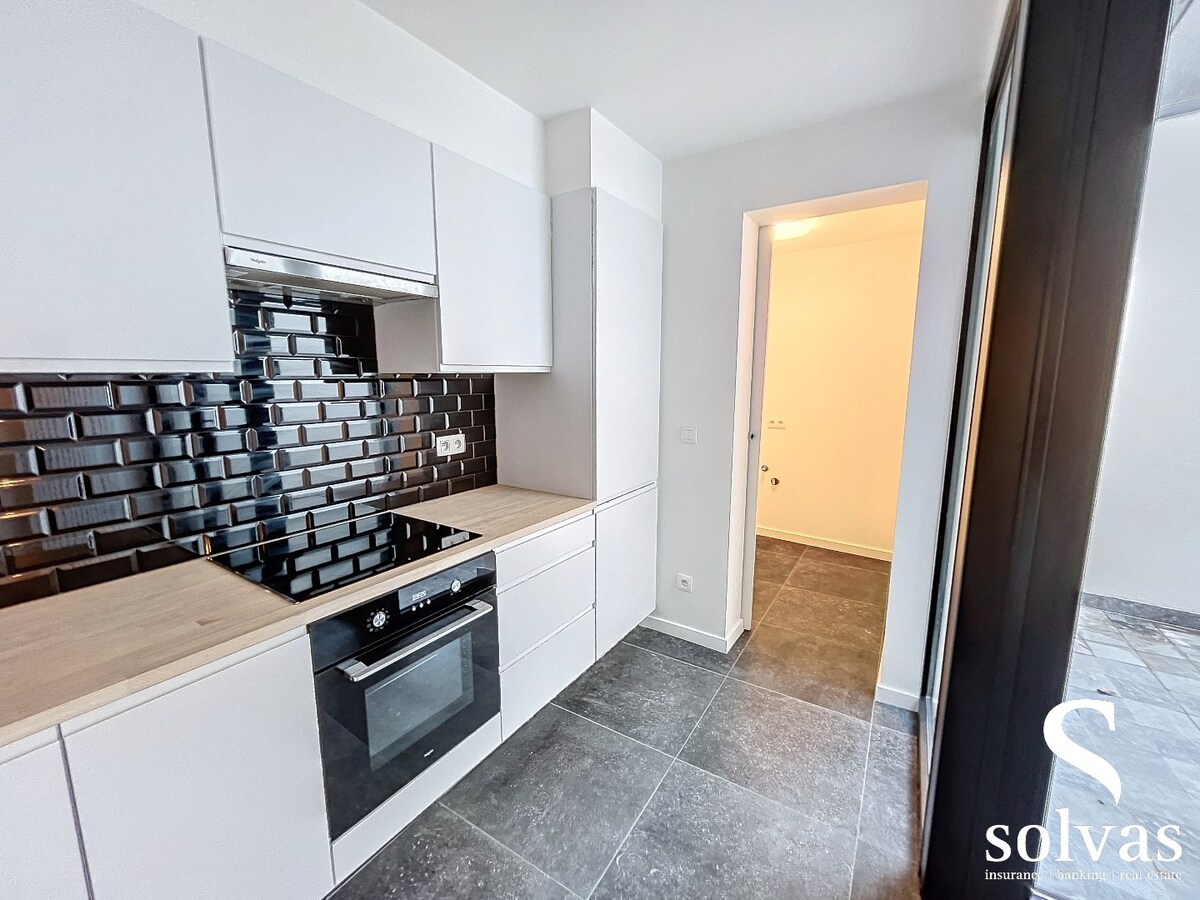 Gerenoveerde woning met 3 slaapkamers in Drongen met kwalitatieve afwerking. 