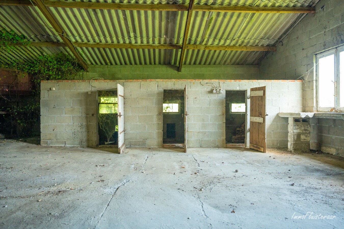 Maison calme et situ&#233;e &#224; la campagne avec d&#233;pendances sur environ 1,28 ha &#224; Bekkevoort (Brabant flamand). 