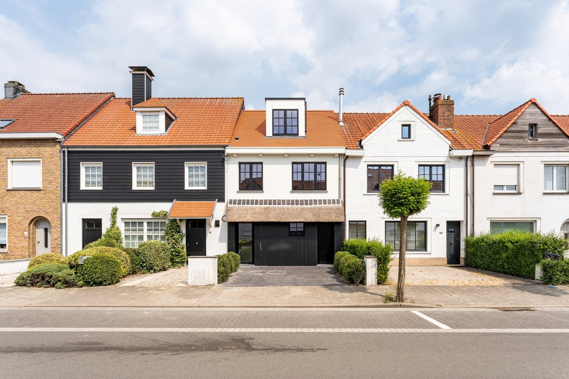 Maison enti&#232;rement r&#233;nov&#233;e avec 4 chambres et jardin enti&#232;rement am&#233;nag&#233; situ&#233;e &#224; la rue Jan Devisch. 