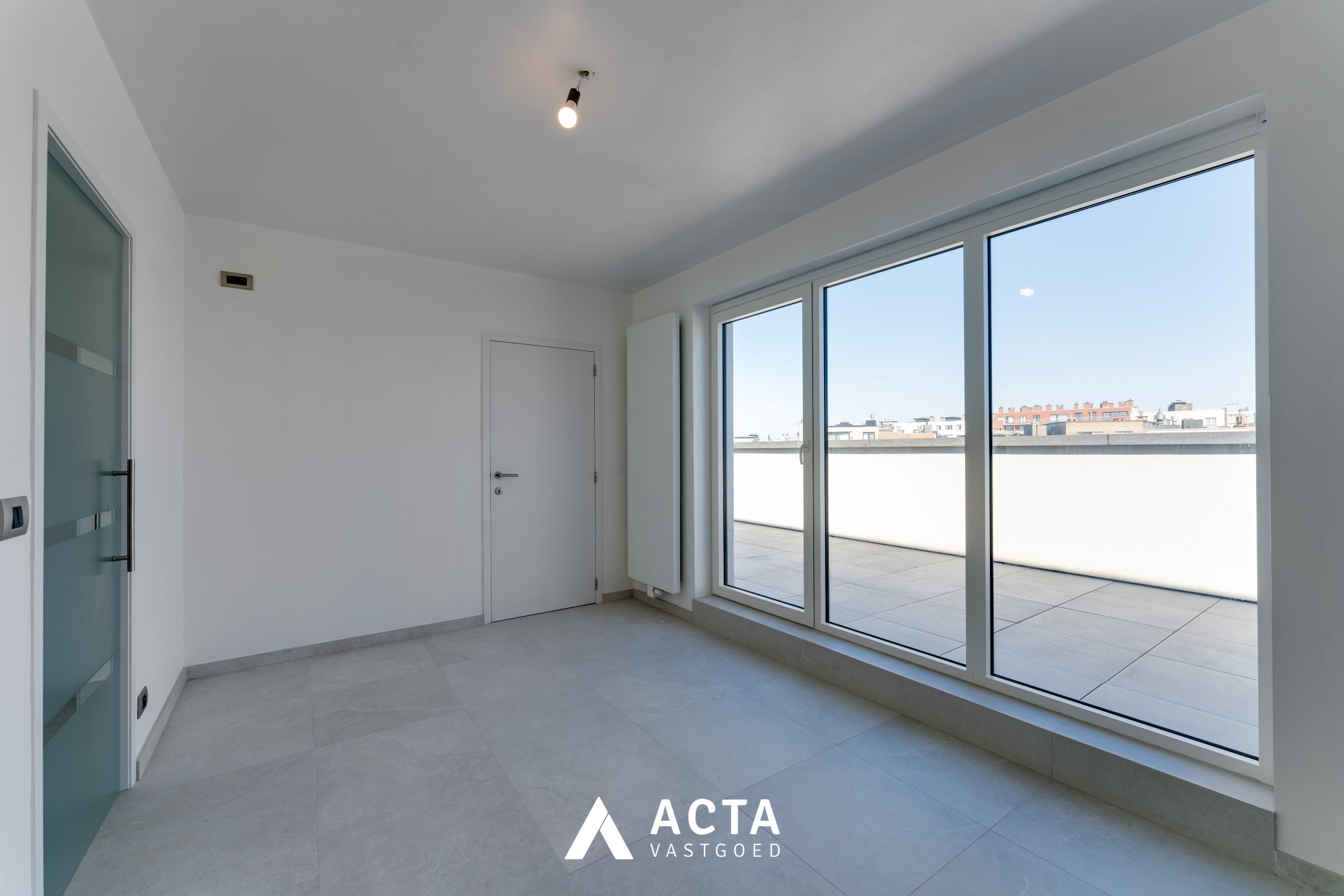 Gerenoveerde penthouse met drie slaapkamers aan het Leopoldpark 