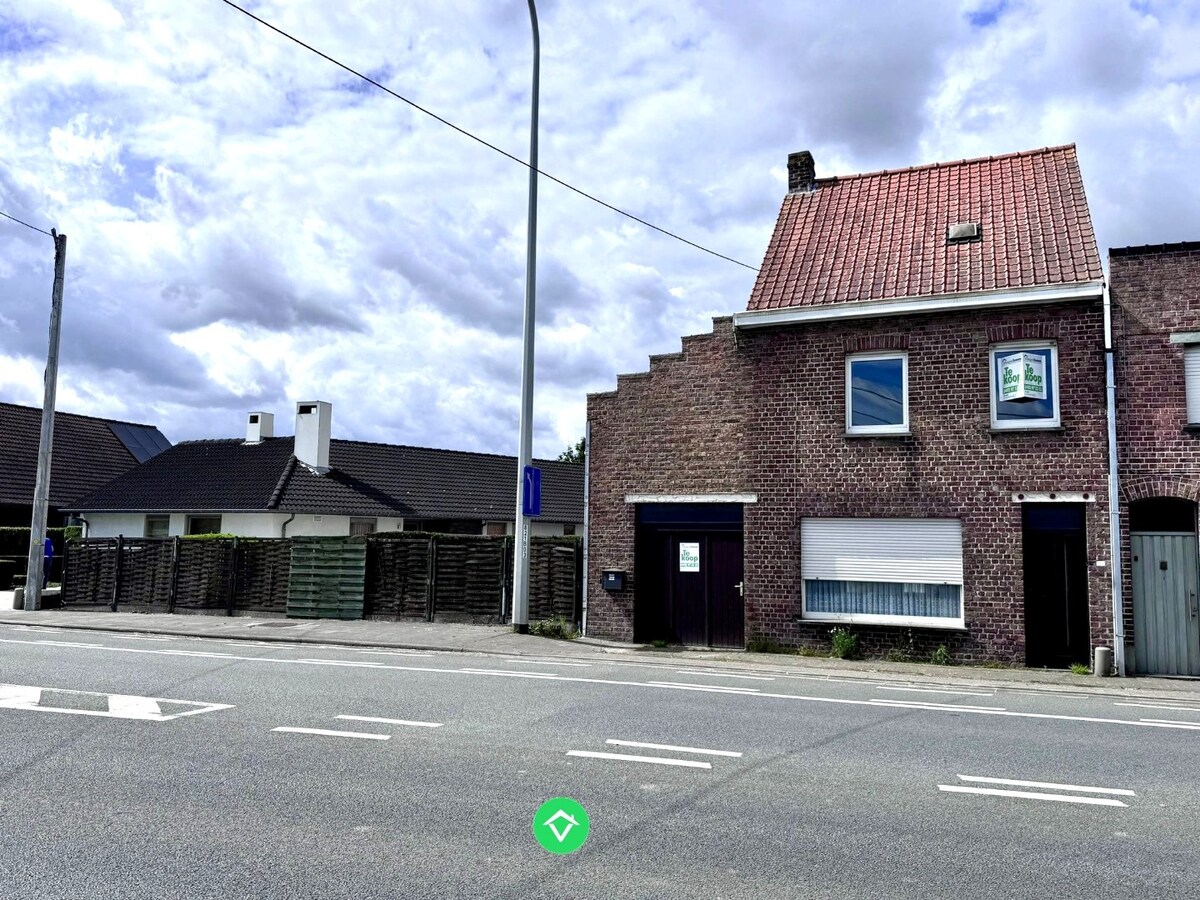 Te renoveren woning met garage te Eernegem 