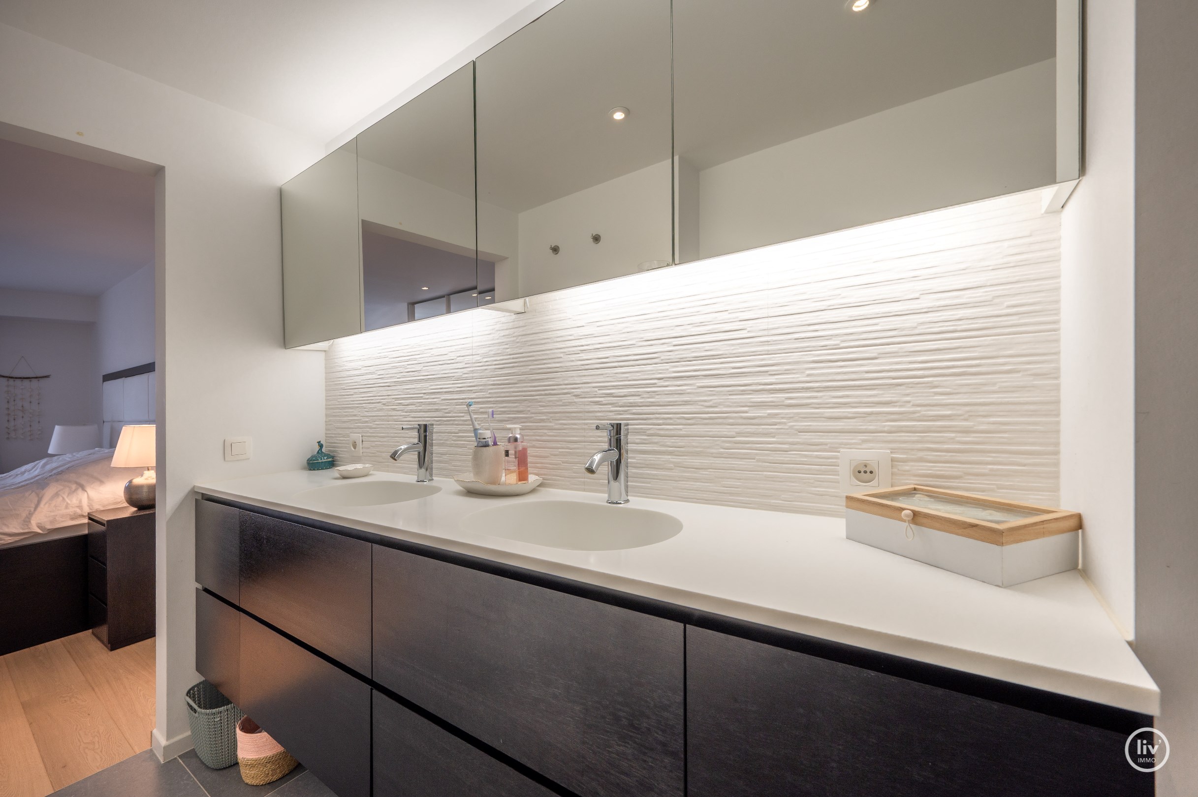 Mooi gerenoveerd appartement in de Paul Parmentierlaan te Knokke. 