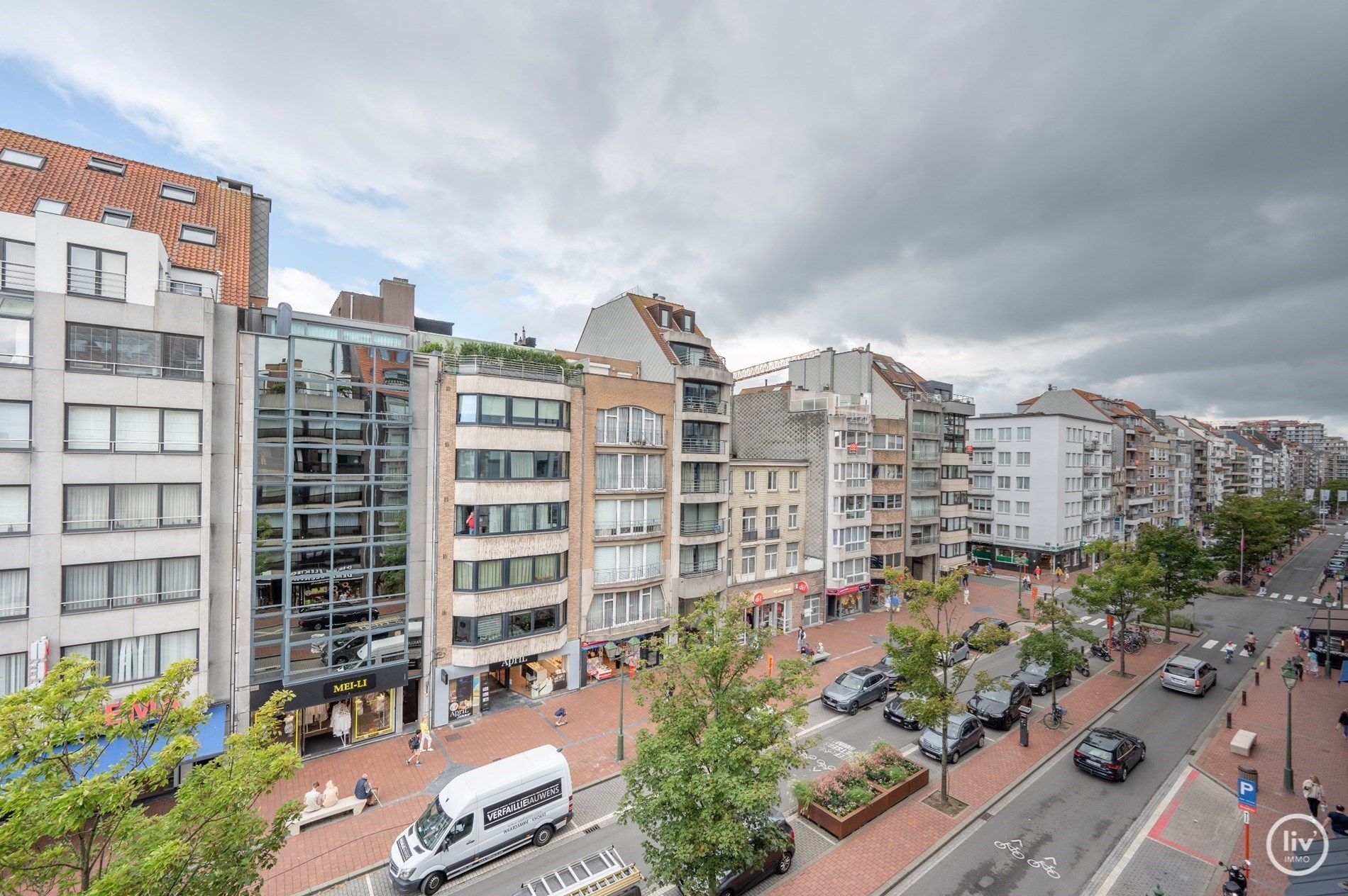 Mooi afgewerkte studio, gelegen in de Lippenslaan op wandelafstand van de zeedijk met terras. 