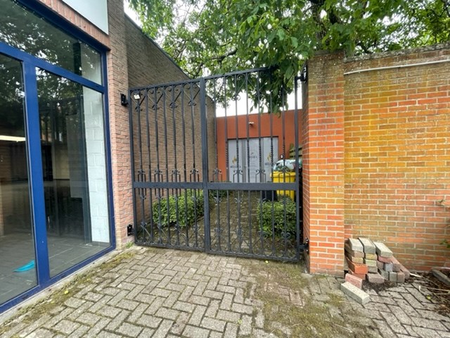 Polyvalente ruimte/ opslagruimte te huur in Geel! 