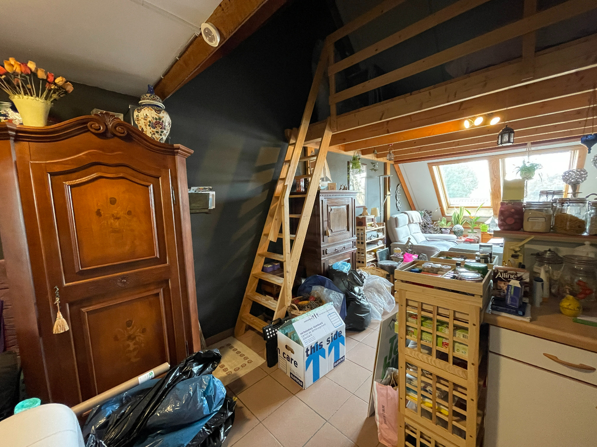 Ruime studio met aparte badkamer te Roeselare 