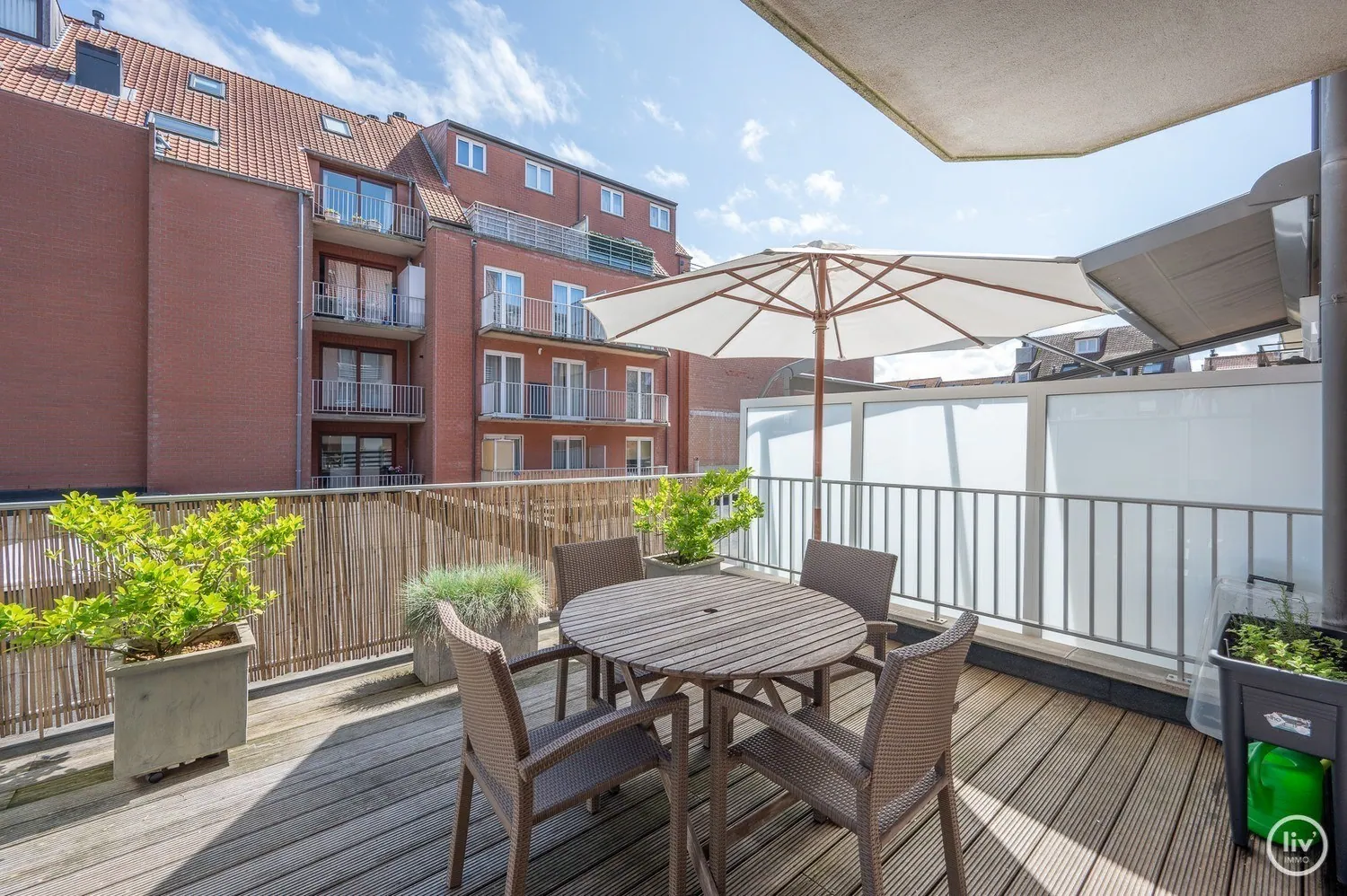 Appartement confortable de 2 chambres avec une grande terrasse à l'arrière, situé au centre près de l'avenue Lippens à Knokke.