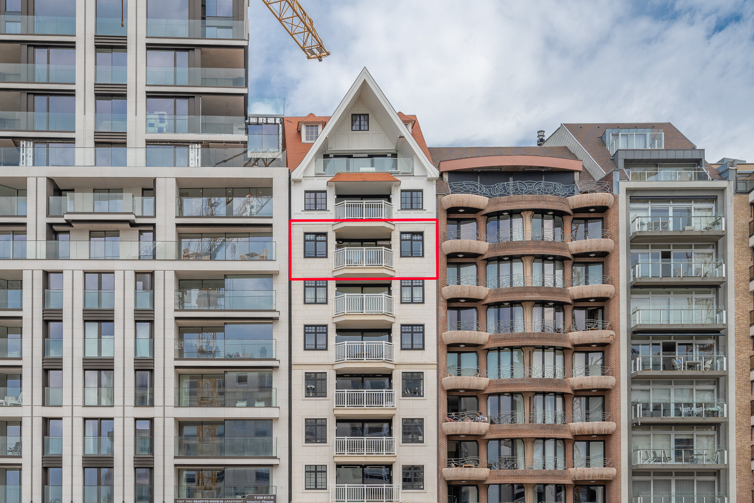 Appartement (largeur de fa&#231;ade de 8,6 m !) avec 3 chambres sur l&#39;exclusive Place Albert &#224; Knokke-Zoute. 
