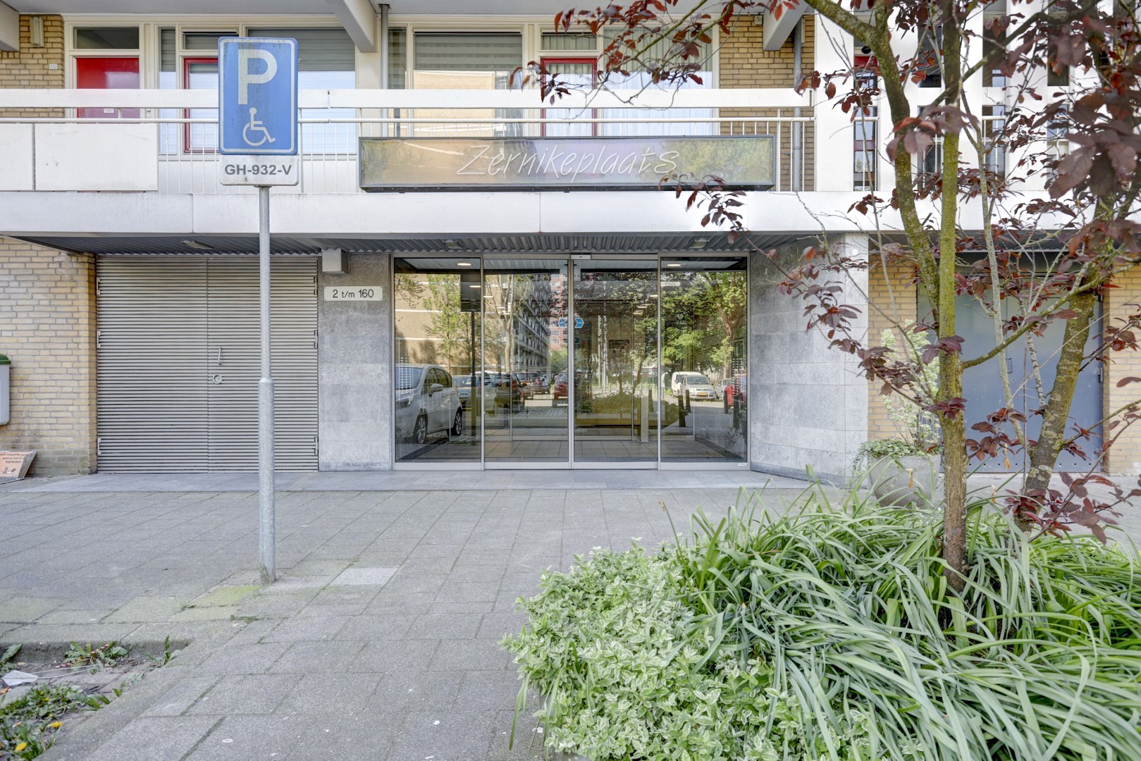 Licht 3 (voorheen 4) kamer appartement op de vijfde verdieping met woningbreed balkon! 
