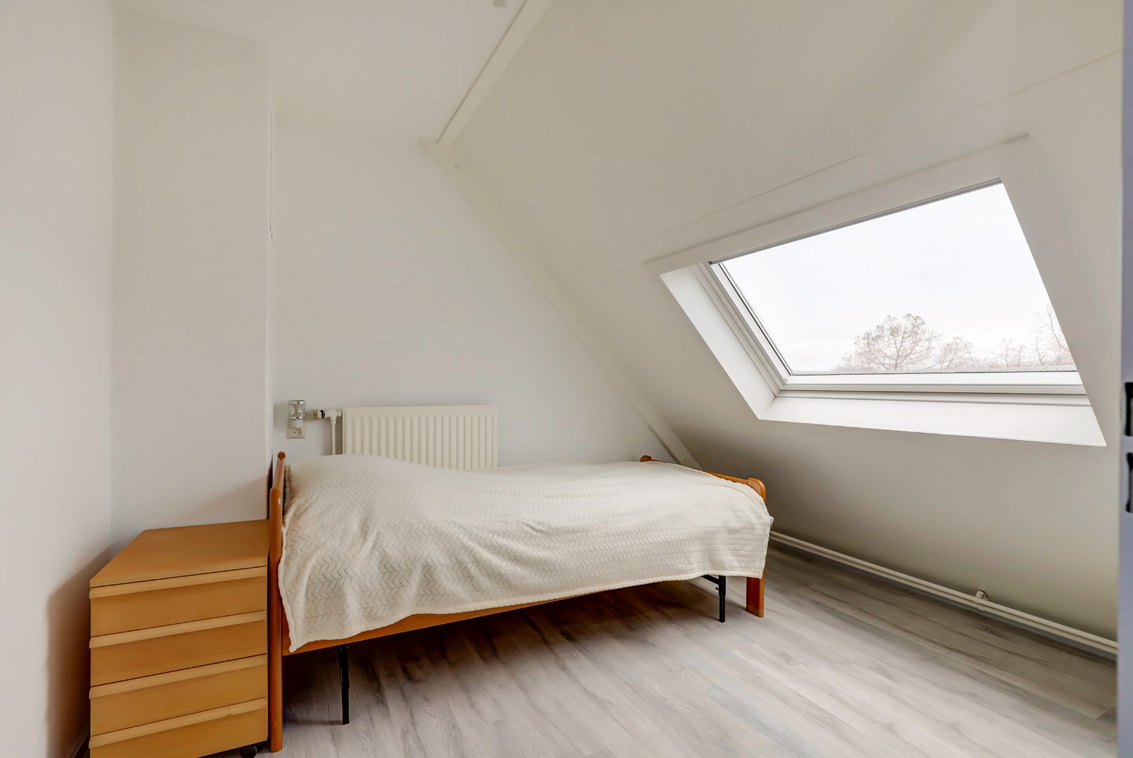 Deze 3 kamer maisonnette van 79 m2 woonplezier is zonder klussen te betrekken. 