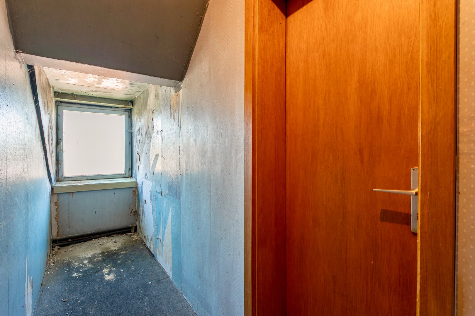 Te renoveren woning met omliggende gronden 