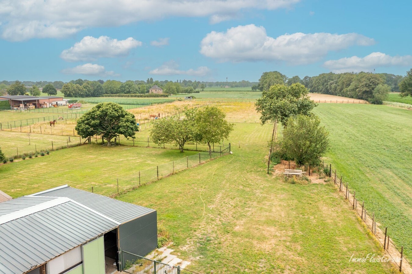 Maison r&#233;nov&#233;e avec des &#233;curies sur environ 1,1 ha &#224; Peer 