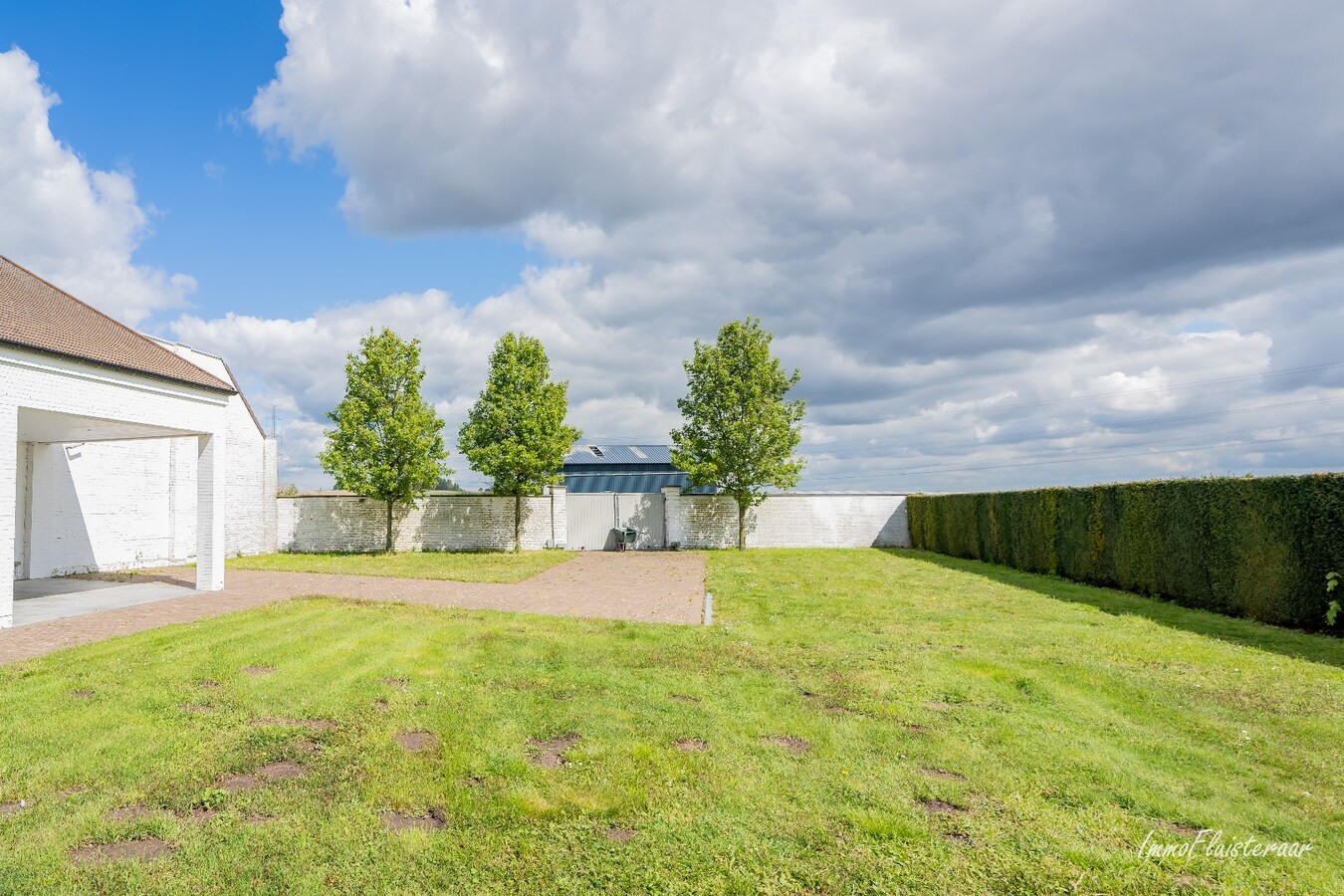 Unique property with two spacious houses on a plot of approximately 35 acres in Bilzen. 