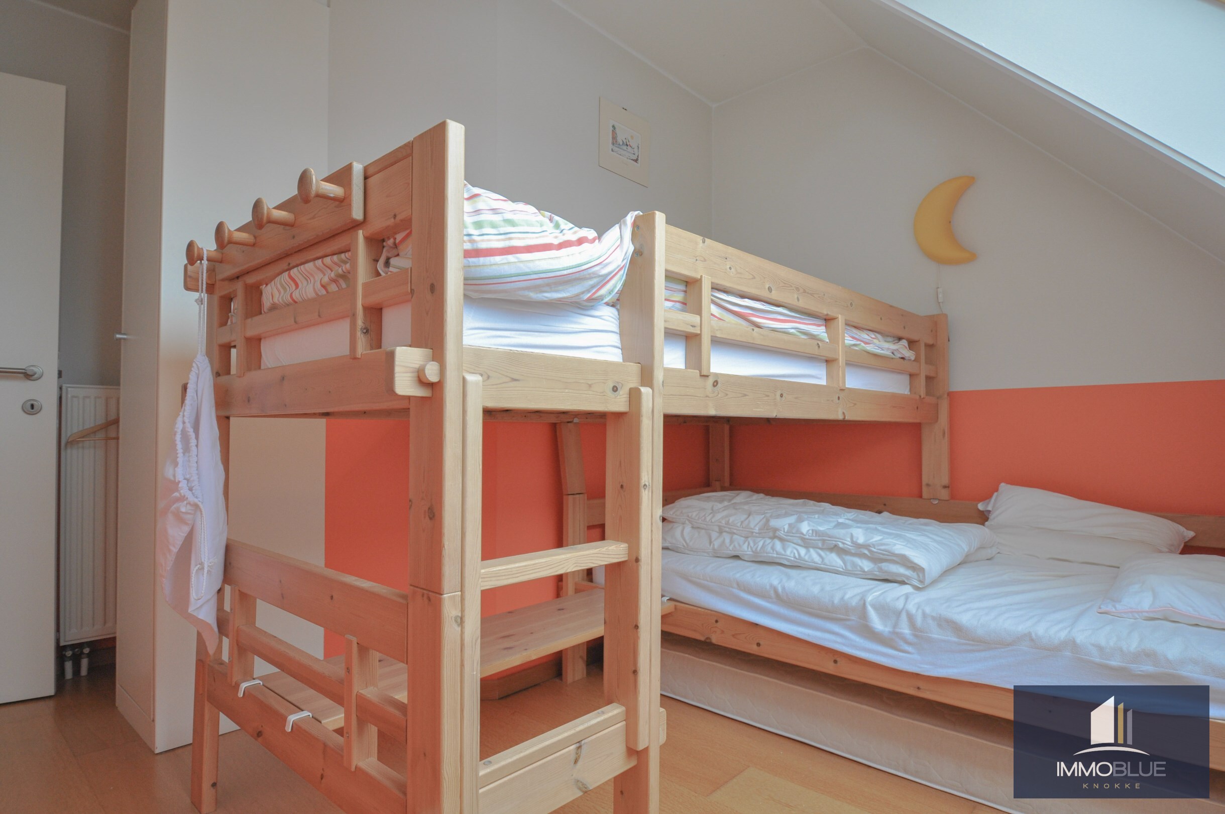 Appartement duplex avec terrasses ensoleill&#233;es, situ&#233; &#224; deux pas de la mer et de la place Rubens. 