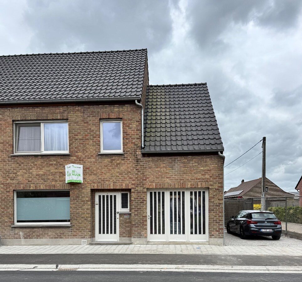 Halfopen bebouwing met 3 slaapkamers en een garage te Koekelare 