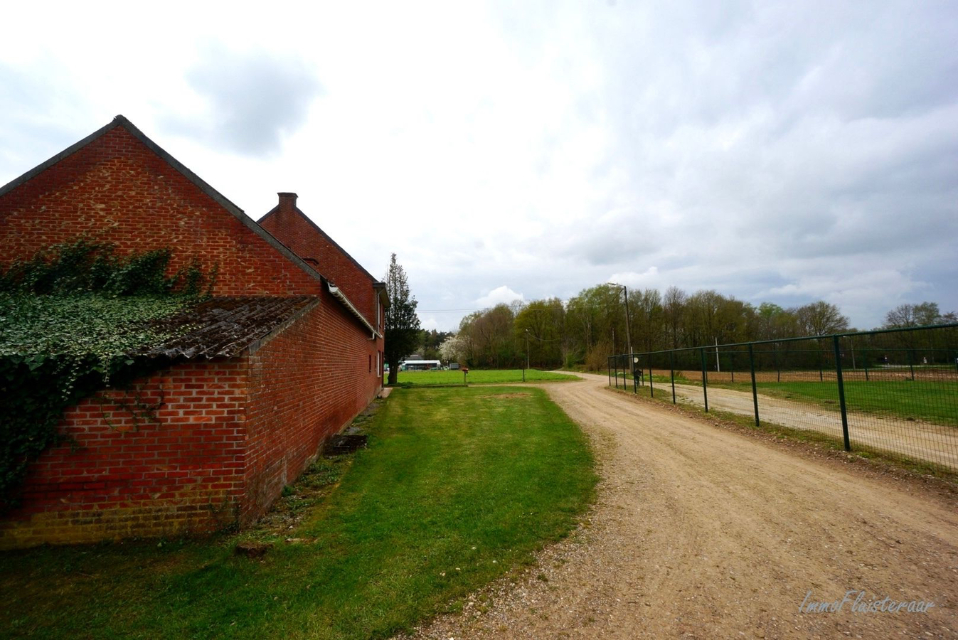 Gezellige te renoveren hoeve met stalgebouw op ca. 1ha21a te Paal 