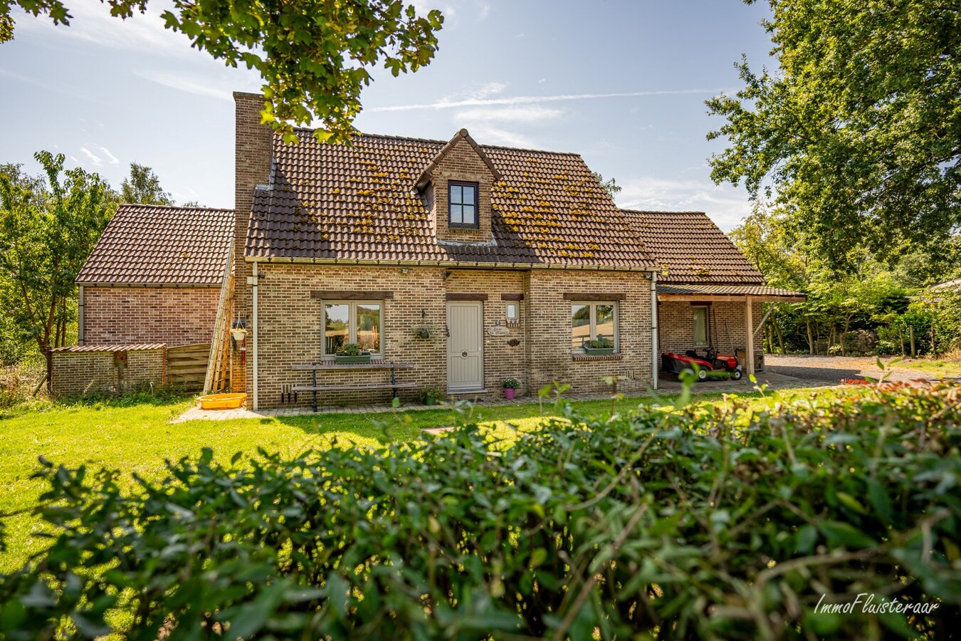 Maison soign&#233;e avec 4 &#233;curies sur environ 75 ares &#224; Tielt-Winge (Brabant flamand) 