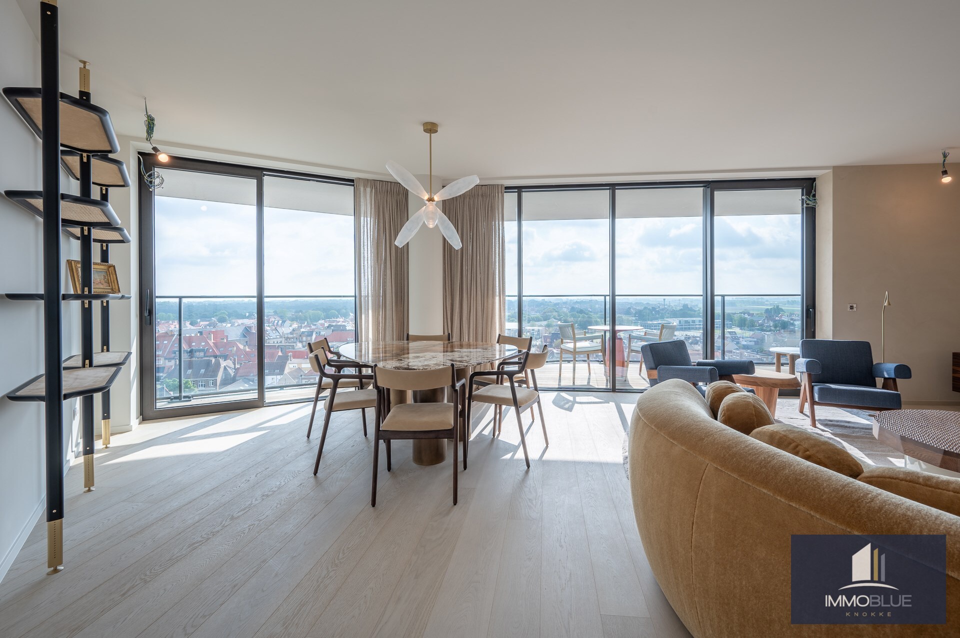 Luxueus appartement met zeer ruim terras gelegen in de exclusieve residentie The Tower. 