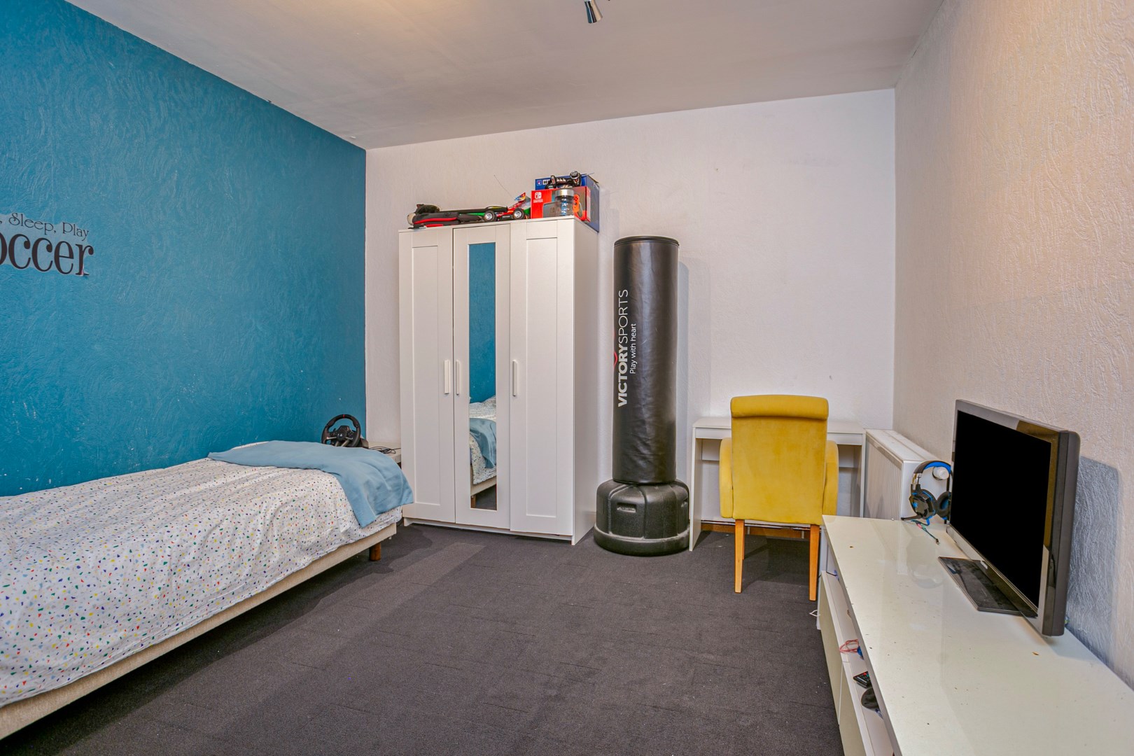 Gerenoveerde woning  met 5 slaapkamers, 2 badkamers op een TOPligging te Schoten. 