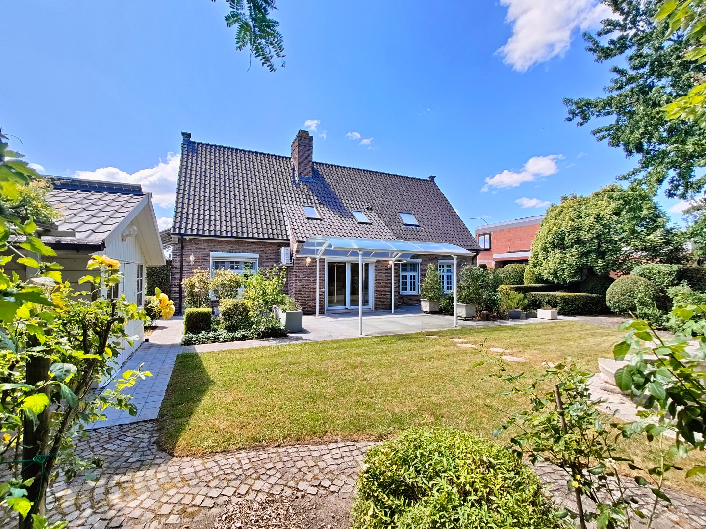 Exclusieve villa op 1.025 m&#178; met hoogwaardige afwerking 